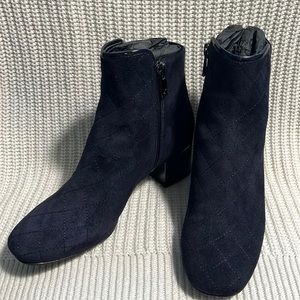 Donald Pliner Quilted Navy Ankle Booties Size 6.5 Navy